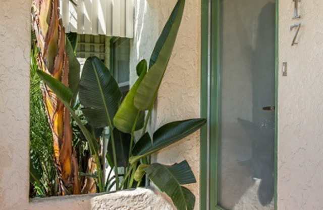 517 West Buckthorn Street Gallery 3