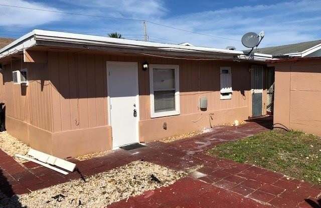 6432 B SW 18th Ct photos photos