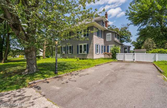 496 W Park Avenue - 496 West Park Avenue, Oakhurst, NJ 07755