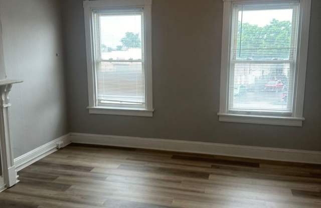 Three Bedroom One Bathroom Ready For ASAP Move In Gallery 2