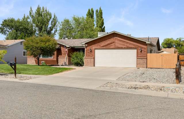 Beautiful one level home Gallery 1