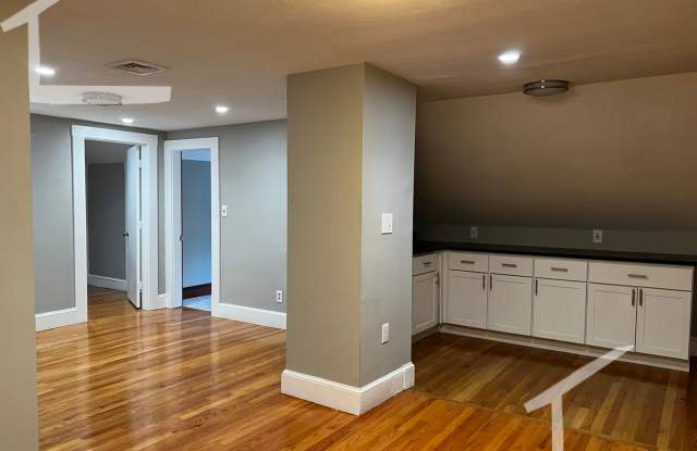 Charming 6 Bedroom Duplex photos photos