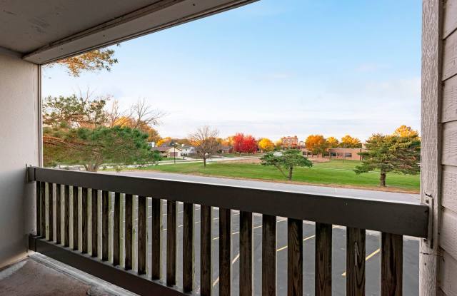 Large 1  2 Bedrooms available, PET FRIENDLY! photos photos