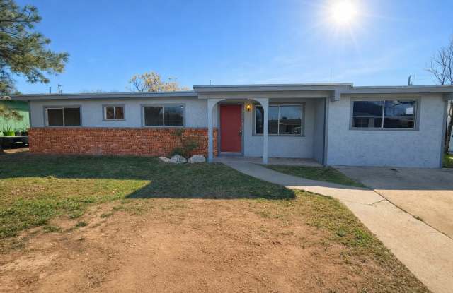 Cute 4 bedroom + Den, 2 bath home AVAILABLE NOW! photos photos