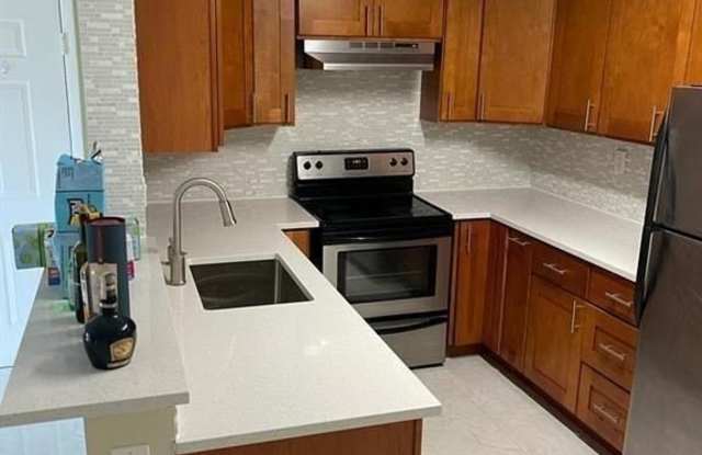 300 Palm Cir - 300 Palm Circle, Pembroke Pines, FL 33025