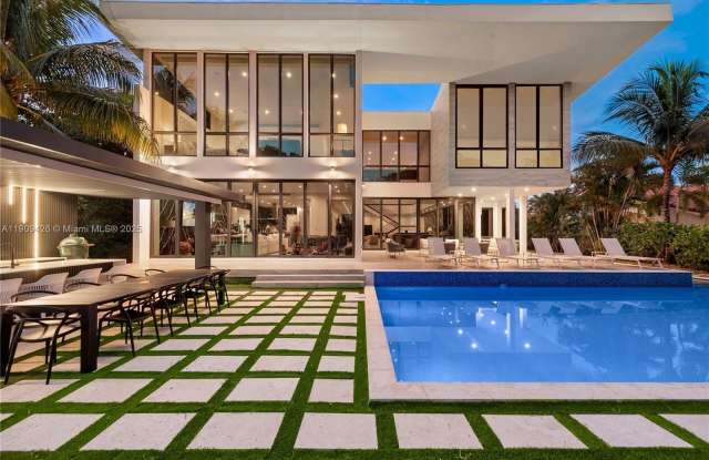 521 Holiday Dr photos photos 521 Holiday Dr photos photos