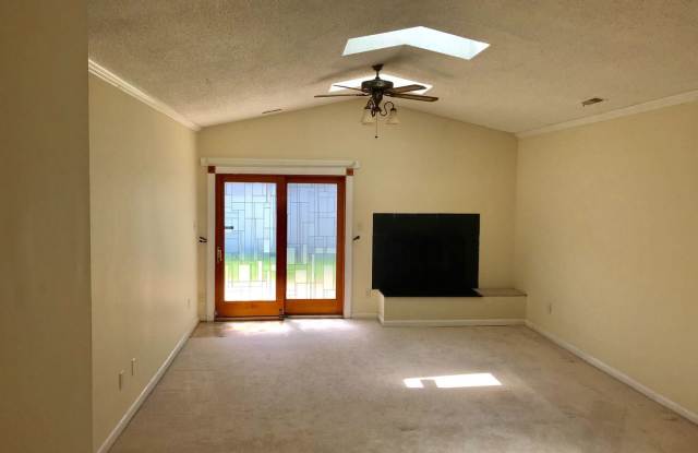 1251 Eaglewood Dr. Gallery 4
