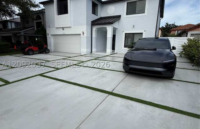 19603 NW 82nd Pl Gallery 2