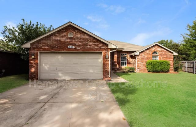 1049 Whitehouse Cir - 1049 Whitehouse Circle, Edmond, OK 73003