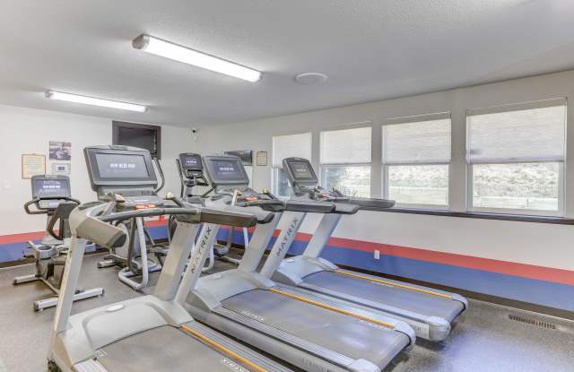 Americana Lakewood Apartments Gallery 4