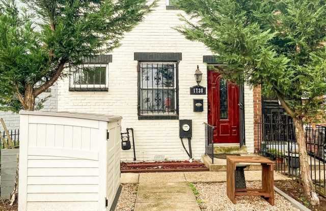 1738 GALES STREET NE photos photos