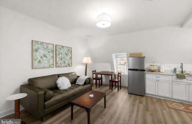 380 BROADVIEW Avenue unit: 2 photos photos