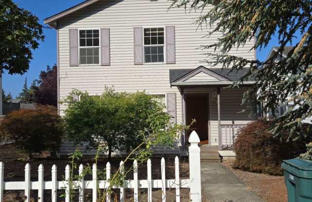 PRELEASING: 4 bdrm/1.5 bath house near WWU Park-N-Ride photos photos