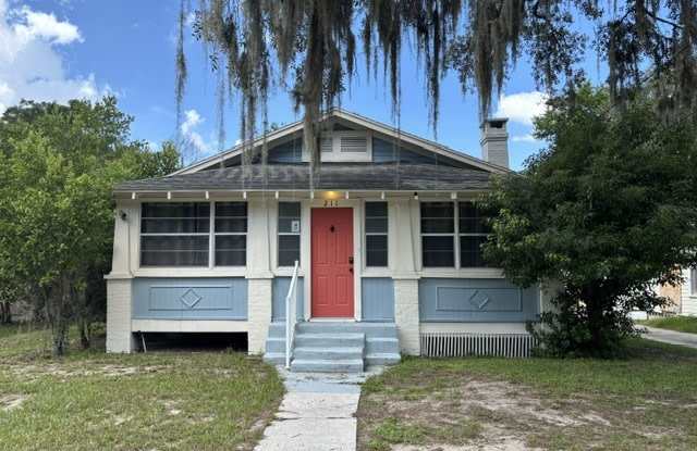 211 North Moss Street Gallery 4