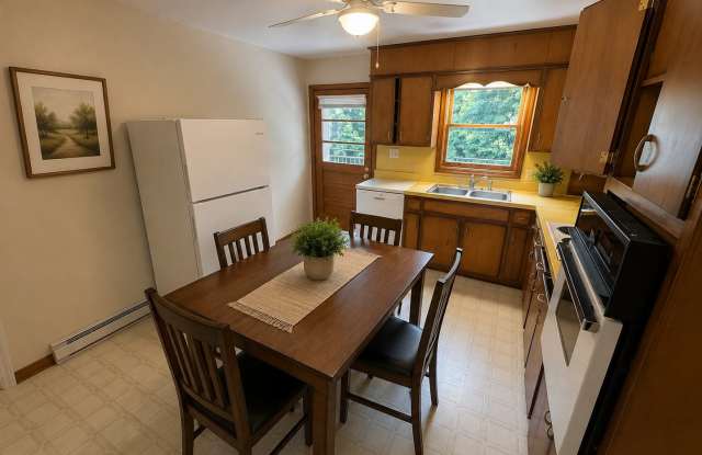 Blacksburg, 2 BR / 1 BA Available August 10 Gallery 3