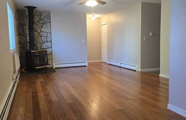 Cute end unit townhome 3-bedroom 2 baths in Thornton. photos photos