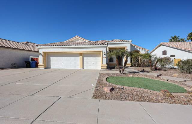 Welcome to this beautiful 4 bedroom, 2 bathroom and 3 garage home in Chandler, AZ. - 1790 West Hawk Way, Chandler, AZ 85286