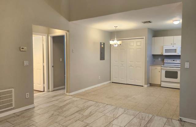 3-Bedroom Duplex in Central Lehigh Acres – Lawn & Salt Service Included Gallery 3