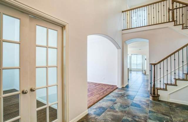 935 Crestmoor Drive Gallery 2
