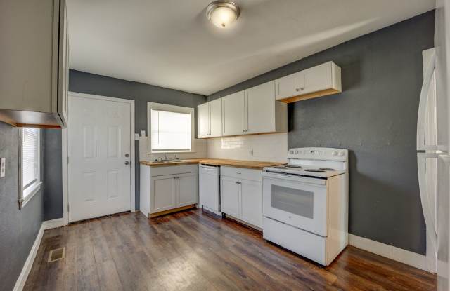 Freshly Renovated 2 Bedroom Home - 408 North 35th Street, Fort Smith, AR 72903 Freshly Renovated 2 Bedroom Home - 408 North 35th Street, Fort Smith, AR 72903