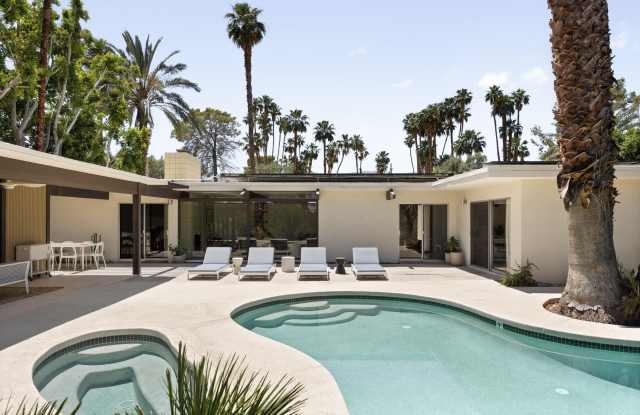 74110 Covered Wagon Trail photos photos