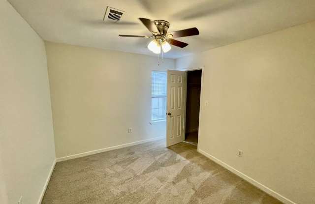 3/2 With Large Office Available in Brandon! Gallery 4