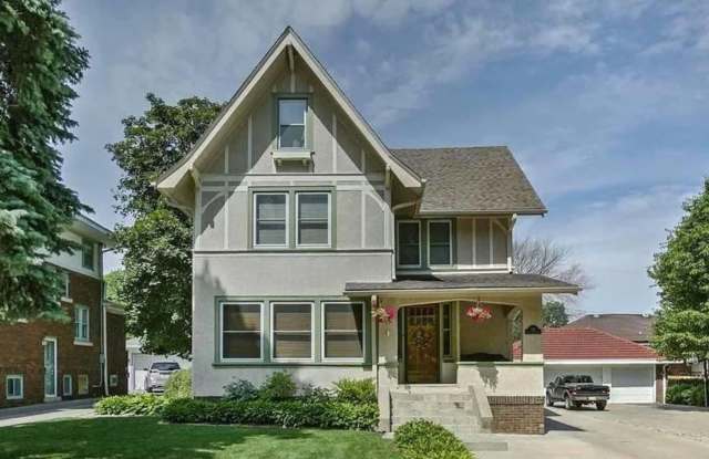 Beautiful Home for Rent in Historic Dundee - 306 South 52nd Street, Omaha, NE 68132