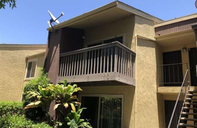 2 Bed, 1 Bath Upstairs Condo with Private Balcony photos photos