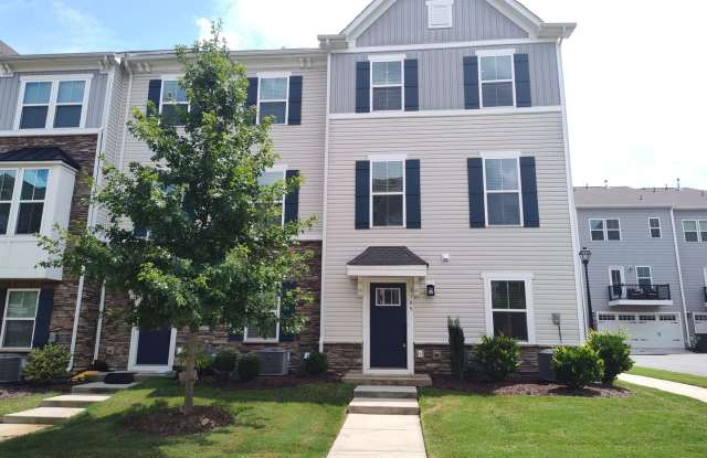 Beautiful End Unit Townhome located in the Towns at Mallard Mills community! Gallery 3