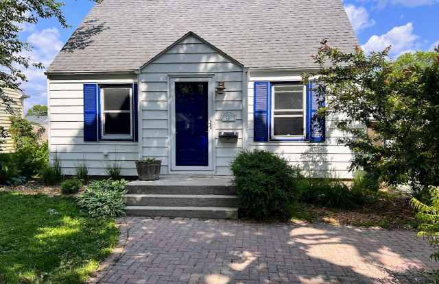 Charming Single Family Home - Hardwood Floors - Large Detached Garage - Fenced-In Backyard Gallery 1