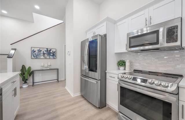 9417 CITRUS GLEN Place Gallery 4
