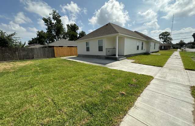 801 W Josephine St - 801 West Josephine Street, Chalmette, LA 70043
