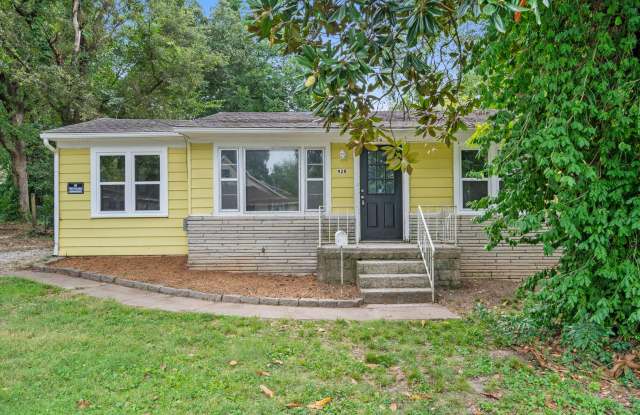 REMODELED 3 Bedroom | 1 Bathroom | 2 Car Garage HOME -- 1100 Sqft, PETS WELCOME! Gallery 3