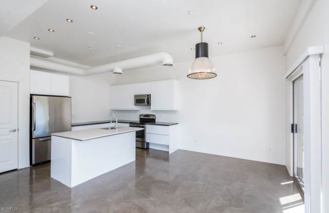 4832 N WOODMERE FAIRWAY -- Gallery 4