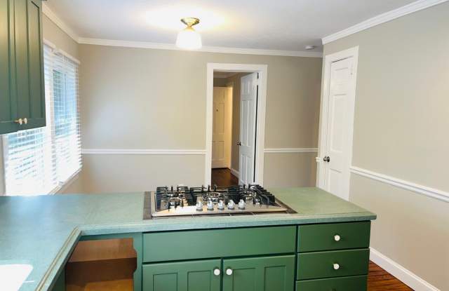 Cute cottage! 3 beds, 2 baths, real hardwood flooring, tile baths, claw foot tub, W/D included, storage building! Gallery 4
