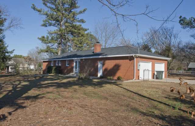 Beautiful Three Bedroom Home! AVAILABLE 8/18/2025 - 8910 Strong Drive Southeast, Huntsville, AL 35802