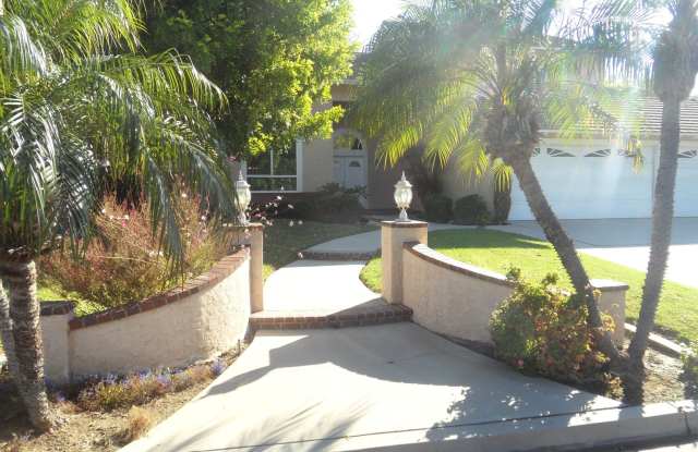 2 Story Cul-De-Sac 4 BD 3 BA 3 Car Garage Gallery 3