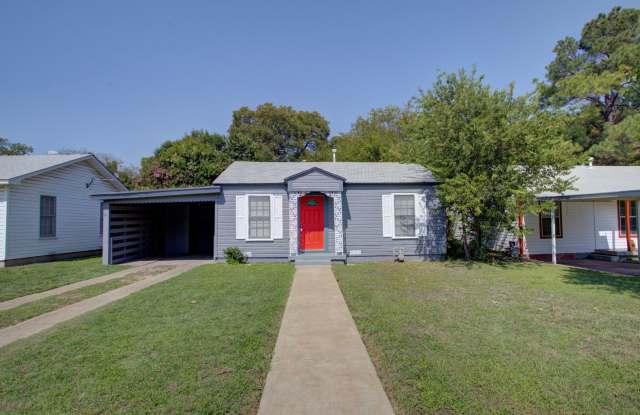 Now Available | Charming 2-Bedroom Home with Fenced Backyard in Cleburne, TX! Gallery 3