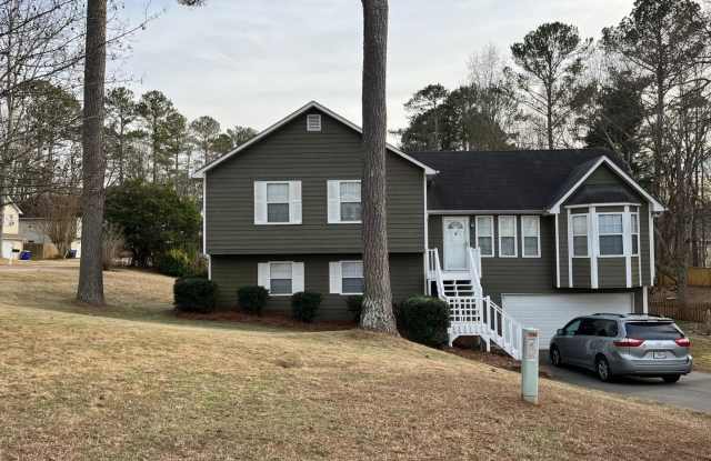 For Rent Stunning 5- Bedroom, 3 Bath Home in Kennesaw, GA - 1235 Mountain Springs Drive, Kennesaw, GA 30144