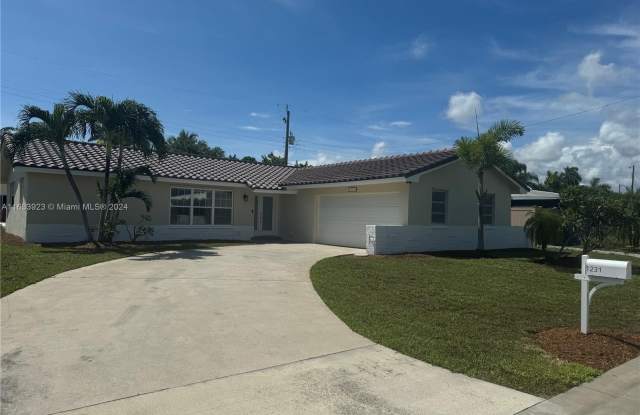 1231 Manor Dr Gallery 2