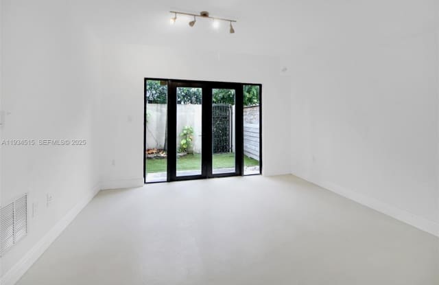 3204 Bird Ave Gallery 4
