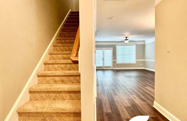 AVAILABLE FOR MOVE IN TODAY! Spectacular 2Br Possible 3rd bedroom 3.5 Bath Townhouse! Gallery 4