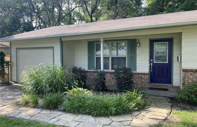 1004  SE 4Th  ST photos photos