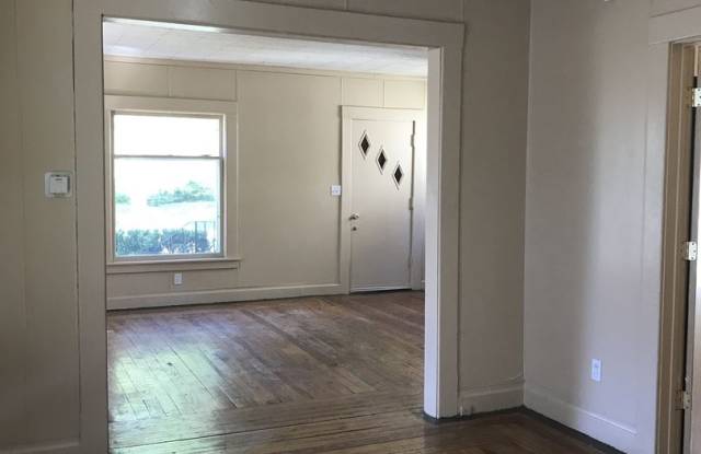 524 N. Pine Gallery 4