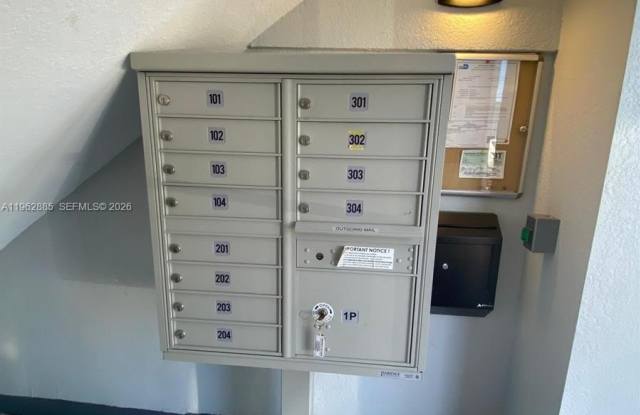 628 SW 16th Ave photos photos