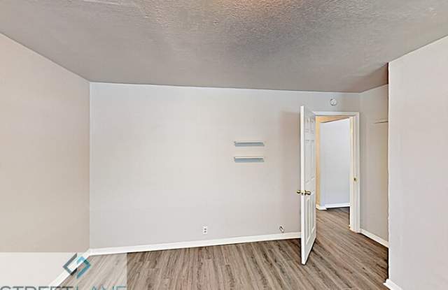 4616 Strong Avenue Gallery 4