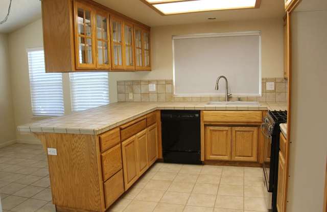 326 Cottonwood Dr Gallery 2