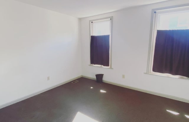 4 Bedroom House steps from Temple University Gallery 4