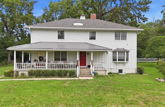 Luxury Executive Retreat on 1.3 Acres | Furnished 4BR/3BA | Corporate & Medical Housing photos photos