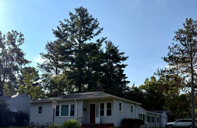 3 BEDROOM NEAR CAMPUS AVAIL AUGUST 2027 @ $2,625 Monthly Gallery 4